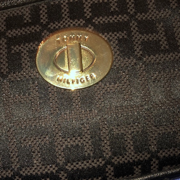 BNWT TOMMY HILFIGER CROSSBODY - Picture 2 of 4